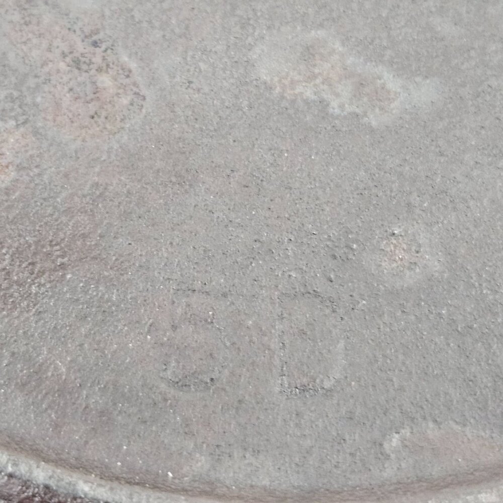 Vintage Cast Iron Small Skillet SK Mark 5D 3 Notch Heat Ring Double Pour Spout - Picture 8 of 11